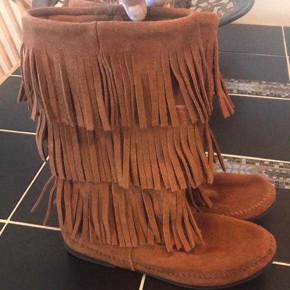 Minnetonka Shoes - Minnetonka fringe boot